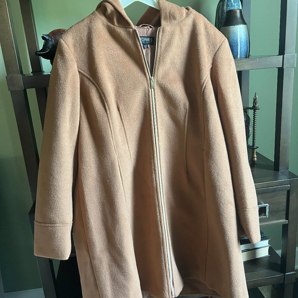 New hooded coat with pockets